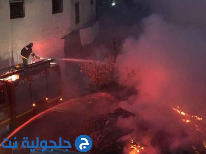 اندلاع حريق هائل في اللد بالقرب من المنازل في احد الاحياء العربية